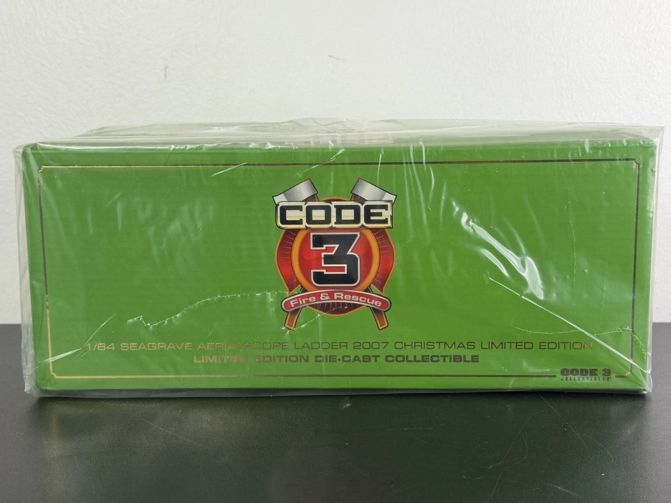 CODE 3 COLLECTIBLES Seagrave Aerialscope Ladder 2007 Christmas Edition - NEW - Image 4 of 4