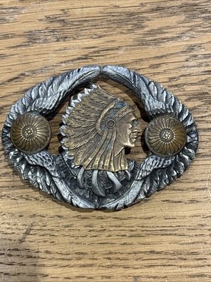 Gürtelschnalle 1995 Indianer Kopfkleid Indian Chief Schild Metall EJC