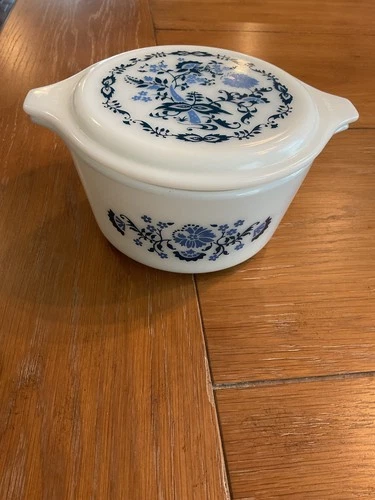 VINTAGE PYREX #473 WILLOW OR BLUE FLORAL PATTERN 1 QUART  COVERED CASSEROLE DISH