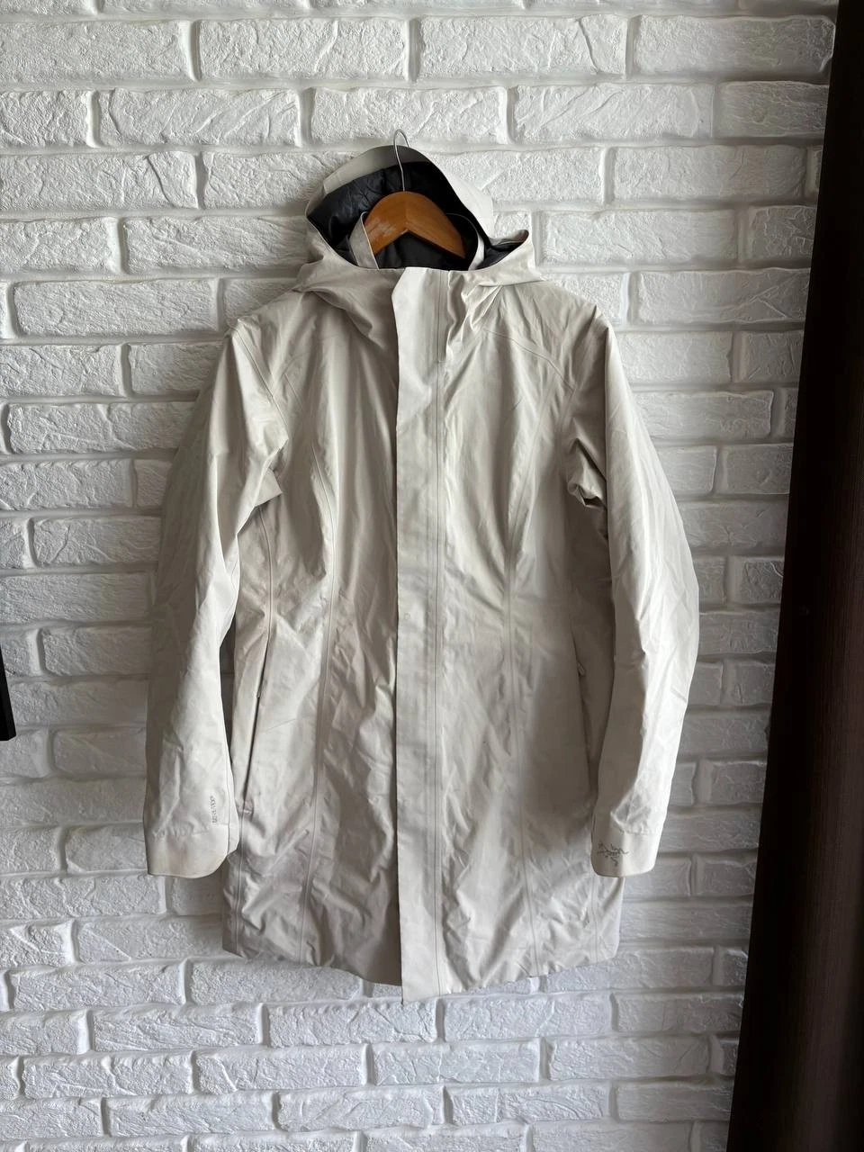 Women's storm membrane jacket Arcteryx Gore Tex size L
Opens in a new window or tab