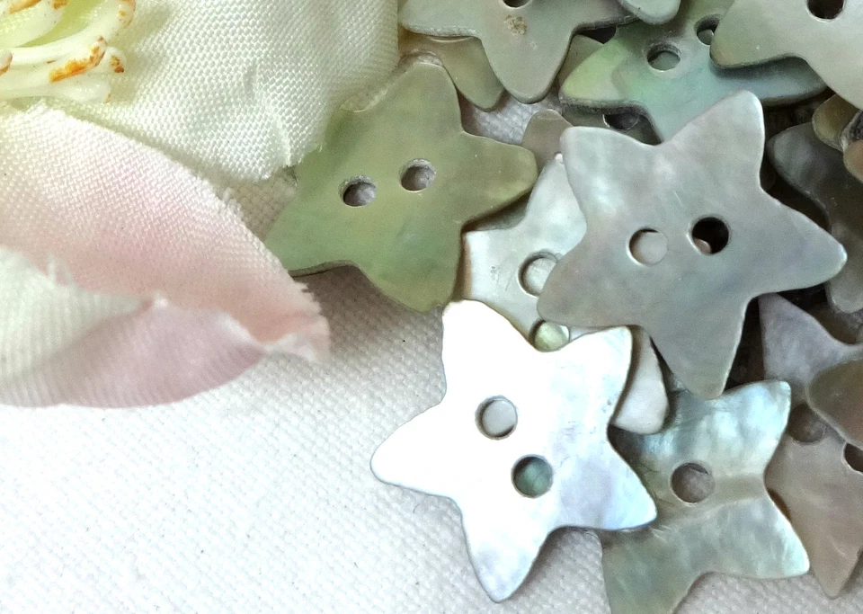 10x KNOPF STERNE PERLMUTT MUSCHELN STERN 13 mm  KINDERKNÖPFE KNÖPFE KINDER BABY - Bild 4 von 4