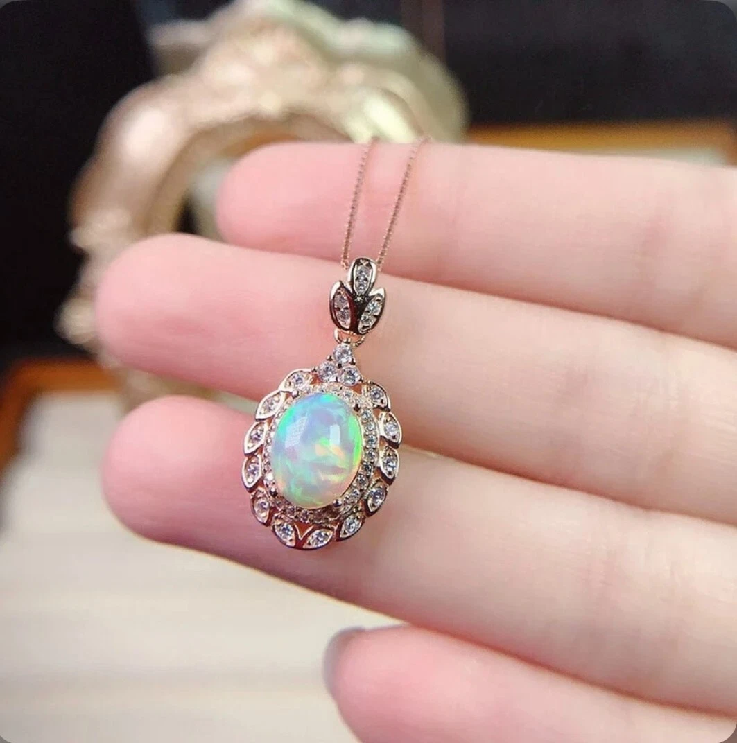 Opal pendant 2024