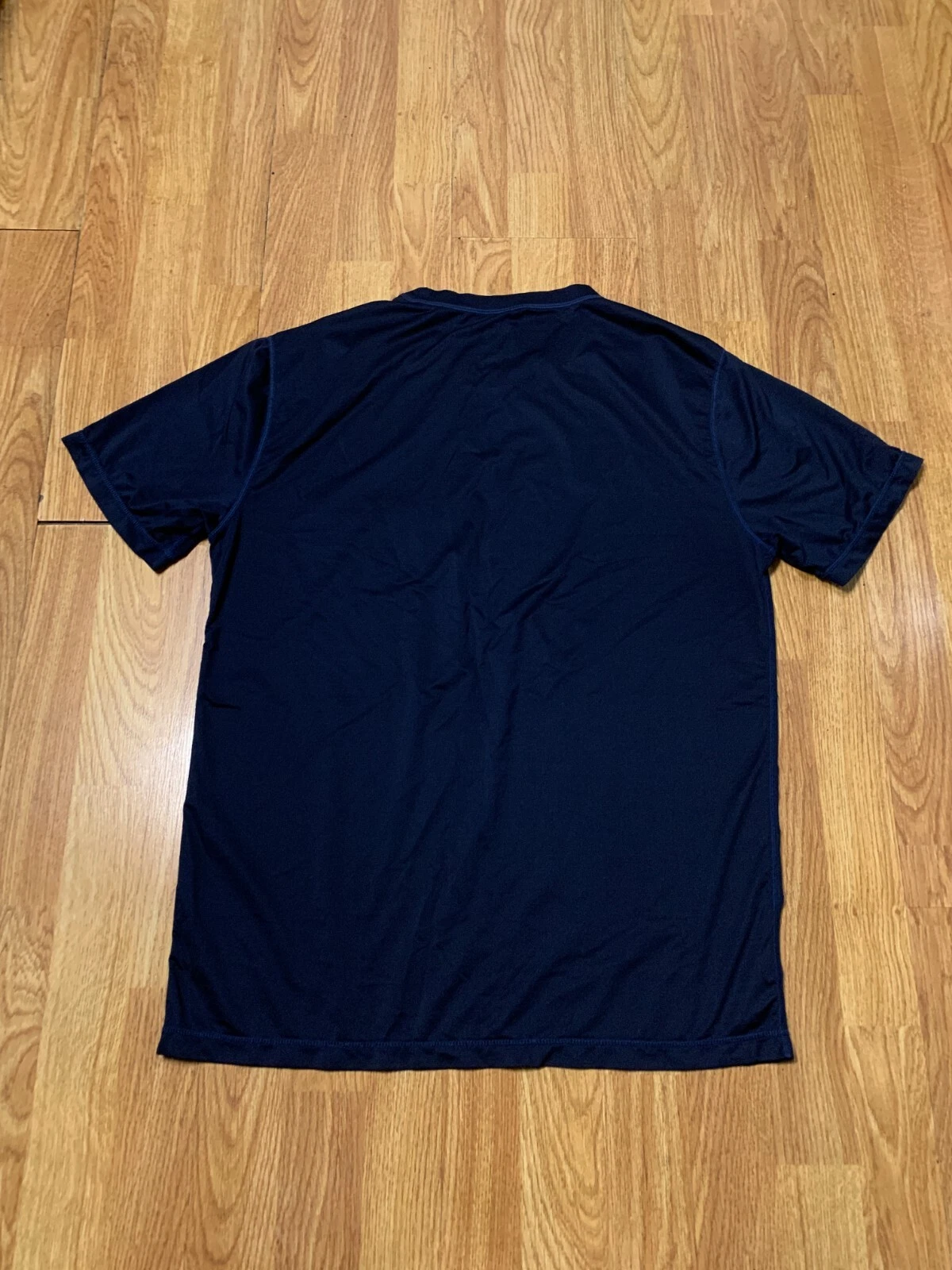vuori tradewind performance athleisure shirt