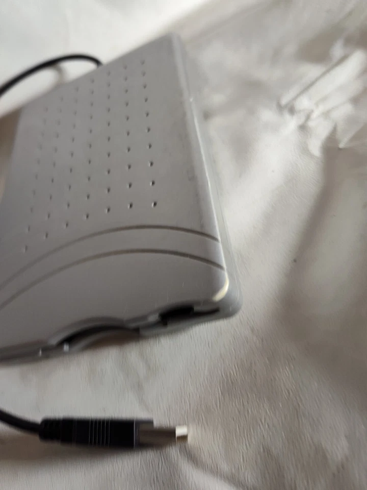 Dynex DX-EF101 Slim USB External 3.5" Floppy Disk Drive - Image 3 of 4