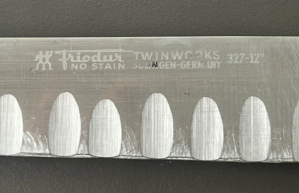 Vintage Friodur Twinworks 327-12 Inch Slicing Knife Scalloped Soligen Germany - Image 3 of 3