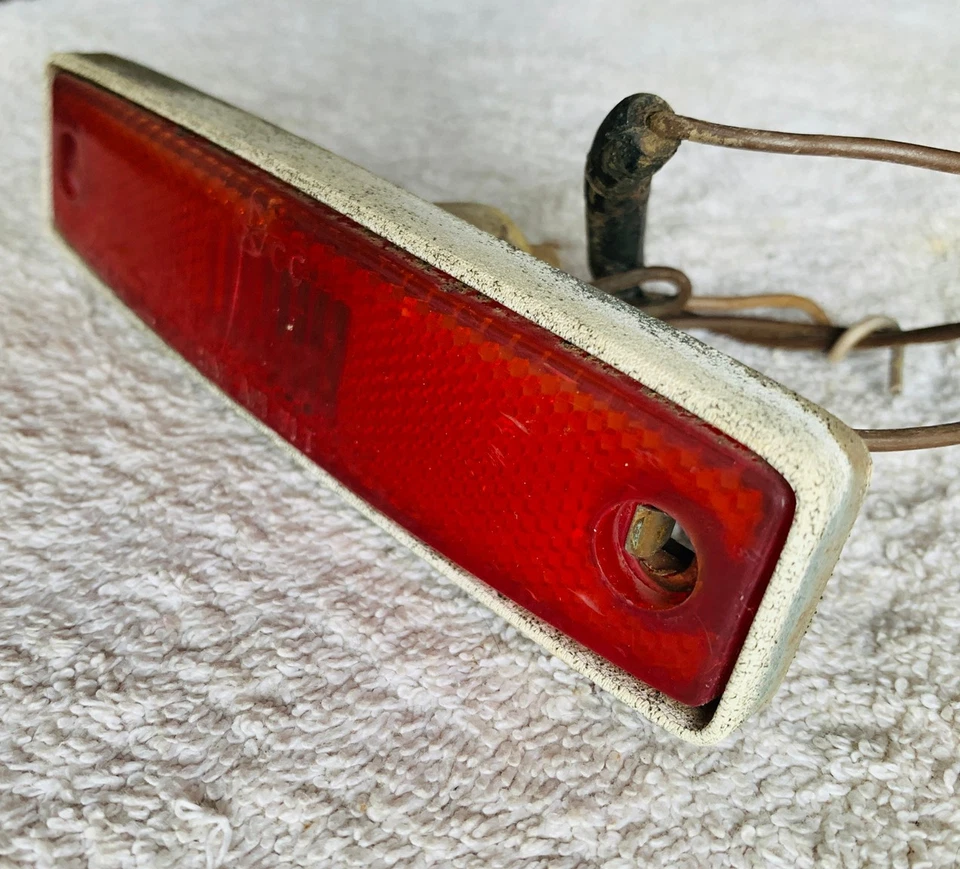 Vintage 1971-1977 Dodge B200 Van OEM LH / RH Used Rear Side Red Marker Lens Unit - Image 4 of 4