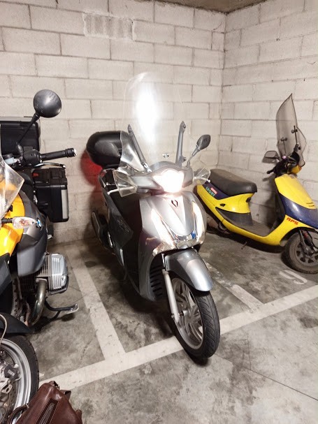 Vendo scooter honda sh 150 anno 2015. Unico proprietario foto 2