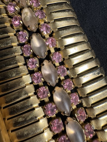 Vintage Gold Tone Textured With Pink Crystal Bracelet Costume Jewelry - Picture 5 of 6