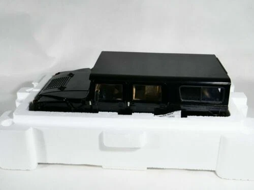 Articoli di modellismo statico scala 1:18 per Hummer