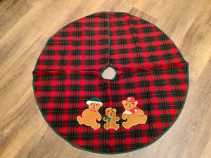 Red and Green Teddy Bear Gingerbreads Christmas Tree Skirt 32 inches round.