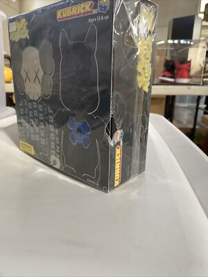 💎💎 KAWS Kubrick Figure Medicom Toy Bearbrick Bus Stop