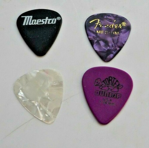 GUITAR PICK LOT OF 4 FENDER MEDIUM, TORTEX DUNLAP, MAESTCO