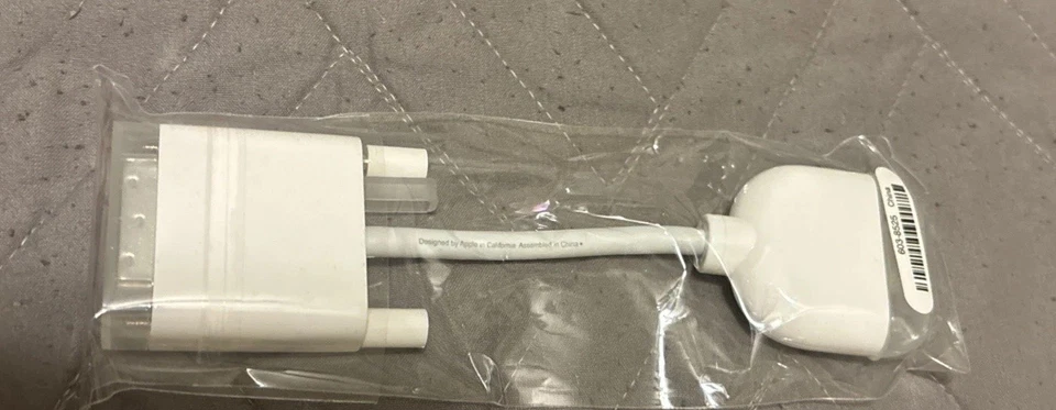 Genuine OEM Apple DVI to VGA Monitor Adapter Brand New In Package - Image 4 of 4