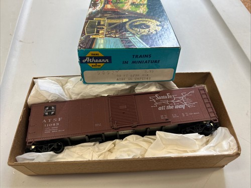 Coche de carga Athearn escala HO ATSF Santa Fe 50’ S/DR #11043 artículo #5052 con Kadees | Condition: Used