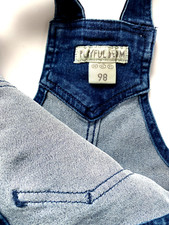 Latzhose blau Jungshose schlicht zeitlos Tr&auml;gerhose Gr. 98 Second-Hand SEC1027