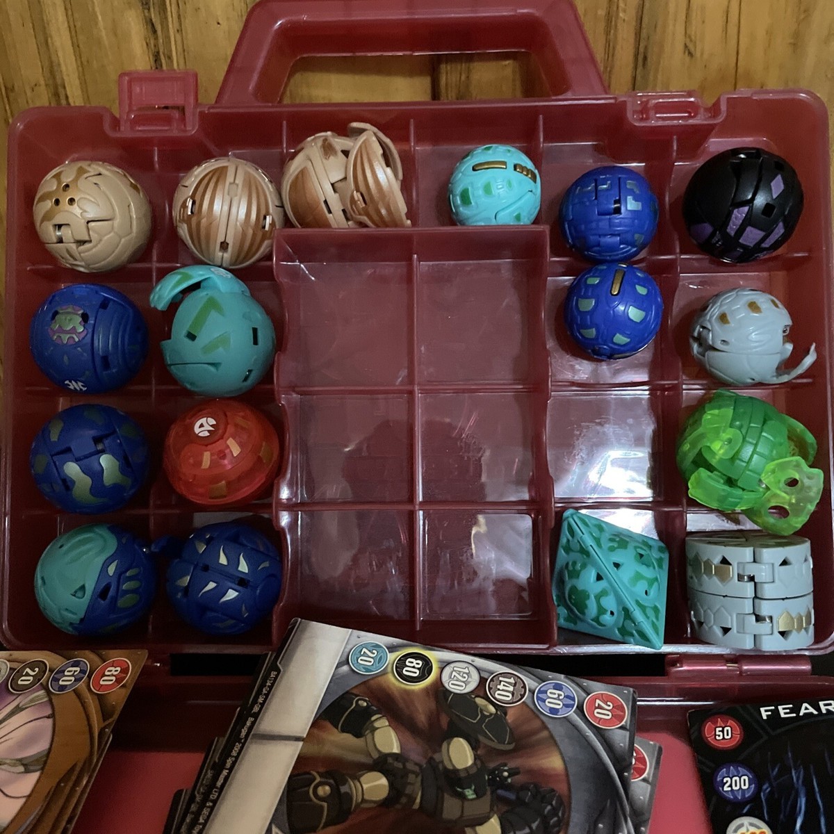 Bakugan Battle Brawlers 17 brawlers with Red Case and 18 Trading