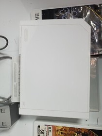 Nintendo Wii White Console Bundle RVL-001 w/ 1 Wii mote & 3 Games TESTED