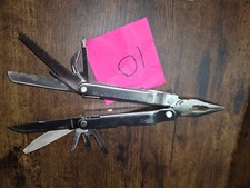 1 Leatherman SUPER Tool 200     COLLECTIBLE     LOT 10