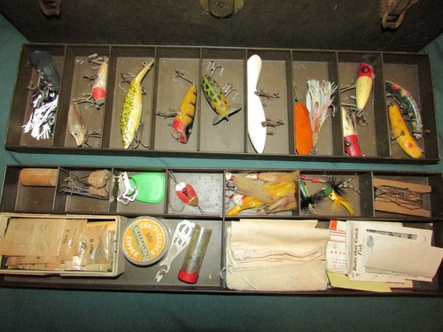 Antique Kennedy Kits Tackle Box, 2 Trays, Early 1900's Lures, Fly Boxes, WOW!! - Picture 3 of 16