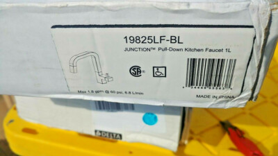 Delta Faucet Junction Einhebel-Küchenarmatur – Herausziehbar, Mattschwarz, Mit MagnaTite Docking – Für 1-Loch Oder 3-Loch Montage