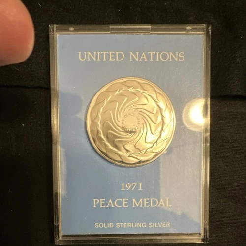 Franklin Mint 1971 United Nations Peace Medal .925 sterling Silver w/ Box & Docs