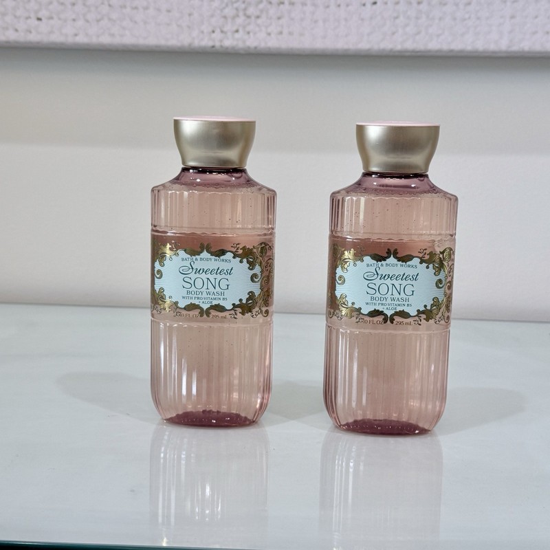 SET OF 2 NEW Bath & Body Works Sweetest Song Body Wash Gel, 10 oz- Free Shipping