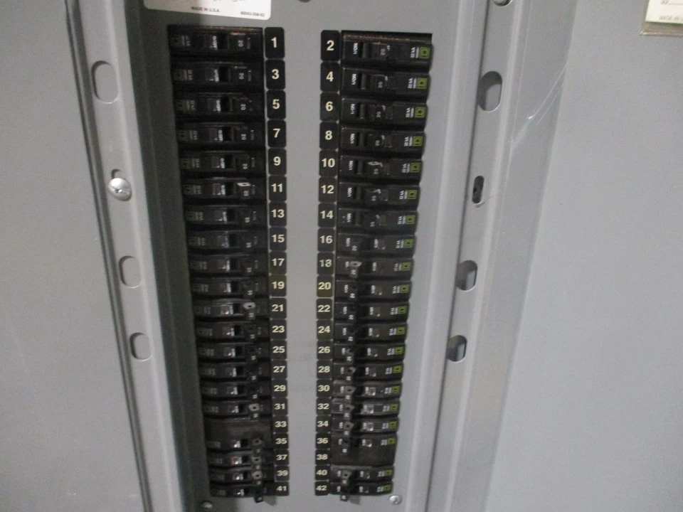 Square D Main Lug Circuit Breaker Panel NQOD442L225CUNL 208Y/120V 225A Max 3Ph - Image 4 of 4