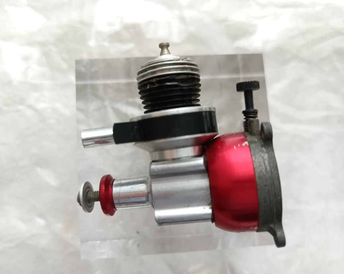 cox020エンジンと020エンジン用組立キット VINTAGE COX PEE WEE .020 ENGINE w/ THROTTLE, MUFFLER KIT