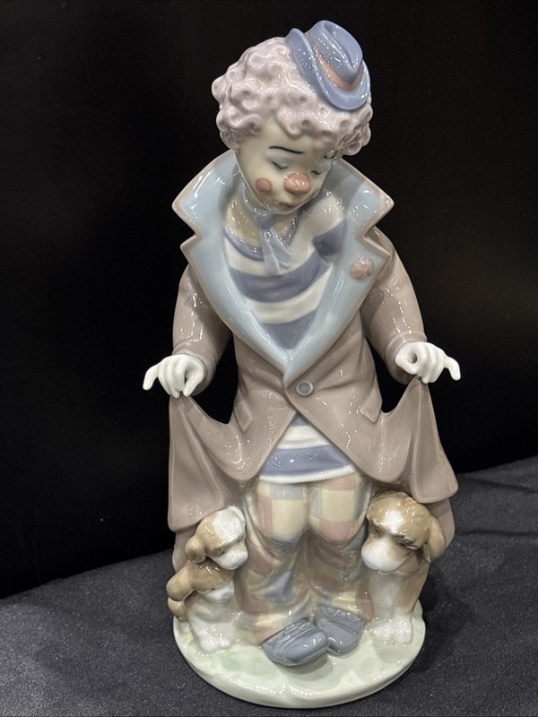 Authentic vintage retired Lladró "Surprise" figurine (#5901) Of clown With Puppy