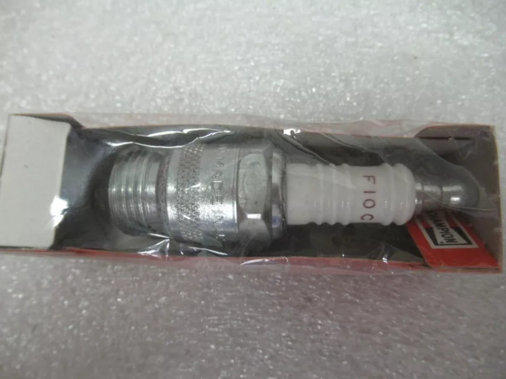 QTY 7  CHAMPION F10C Spark Plugs OEM New Factory Boat Parts SP4