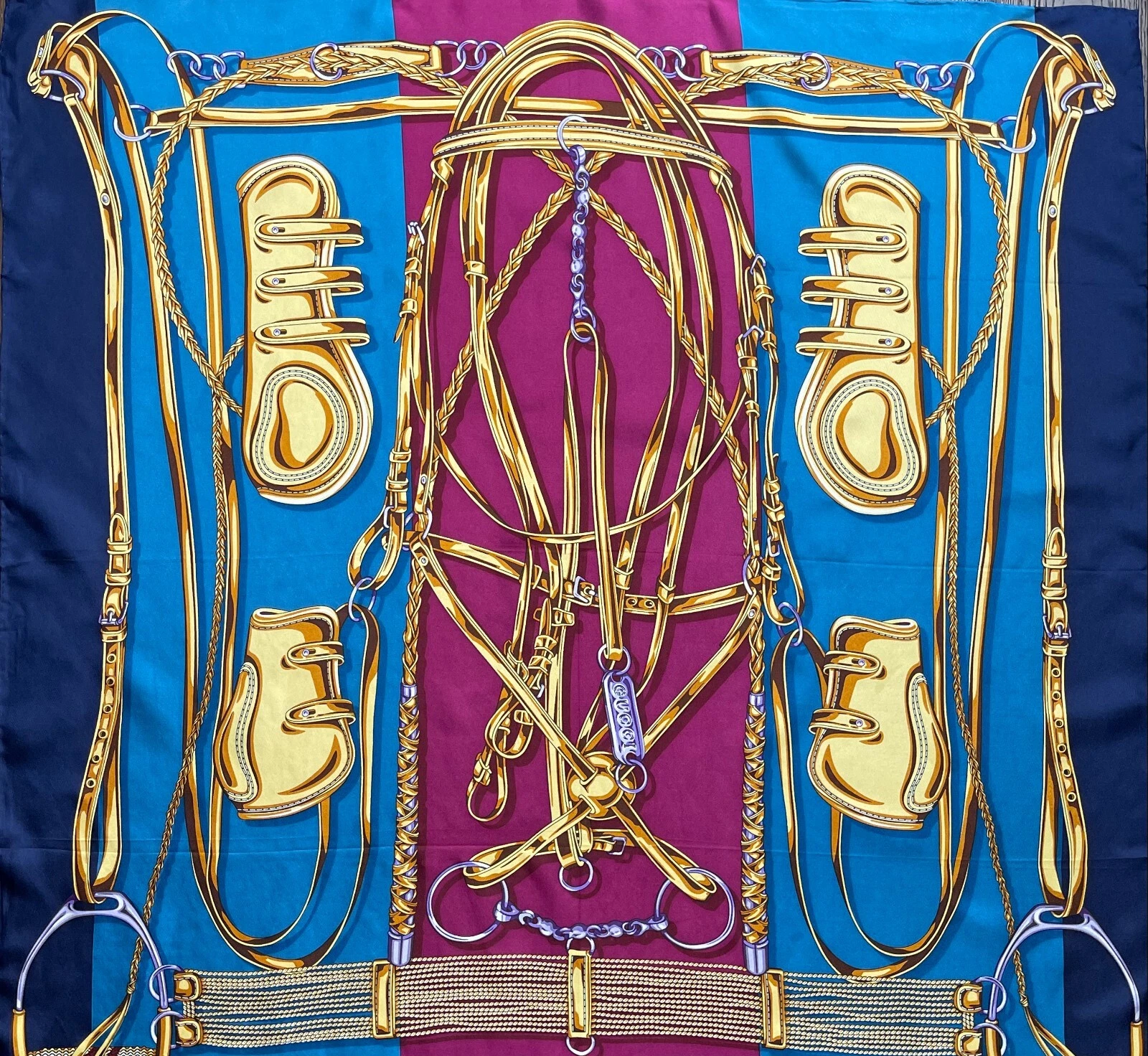 Gucci Silk Wrap GG Logo Equestre Bleu Violet Écharpe avec Boîte Cadeau Gucci
