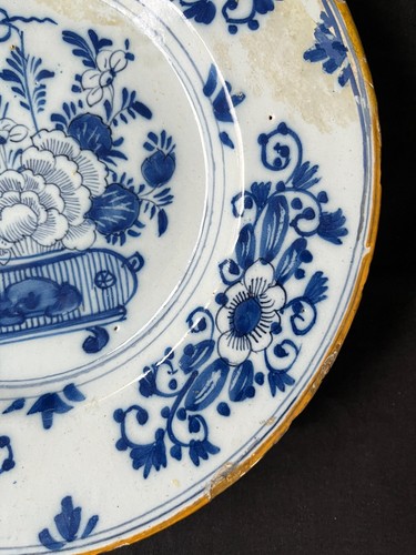 Ancienne assiette florale émaillée en étain style Delft Kraak hollandais XVIIIe - Photo 6 sur 10