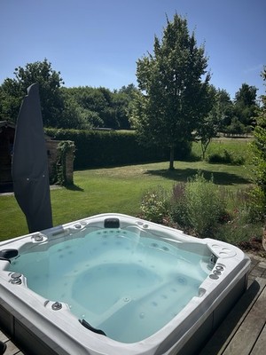 Whirlpool Weluxia 504N Vivo Spa für max. 6 Personen neuwertig