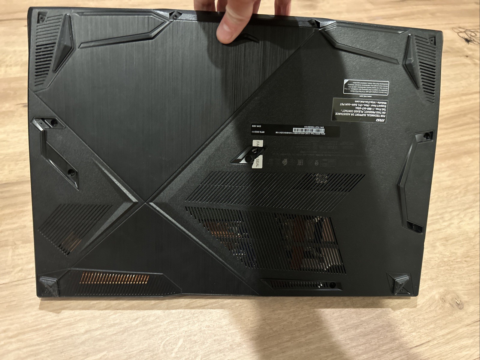 MSI Gaming, Laptop, comes with Domiso computer case and charger ￼