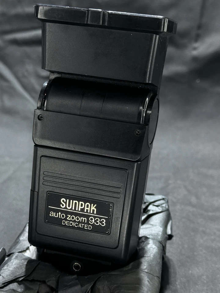 Sunpak Auto Zoom 933 Dedicated Universal Shoe Mount Camera Flash - Image 2 of 4