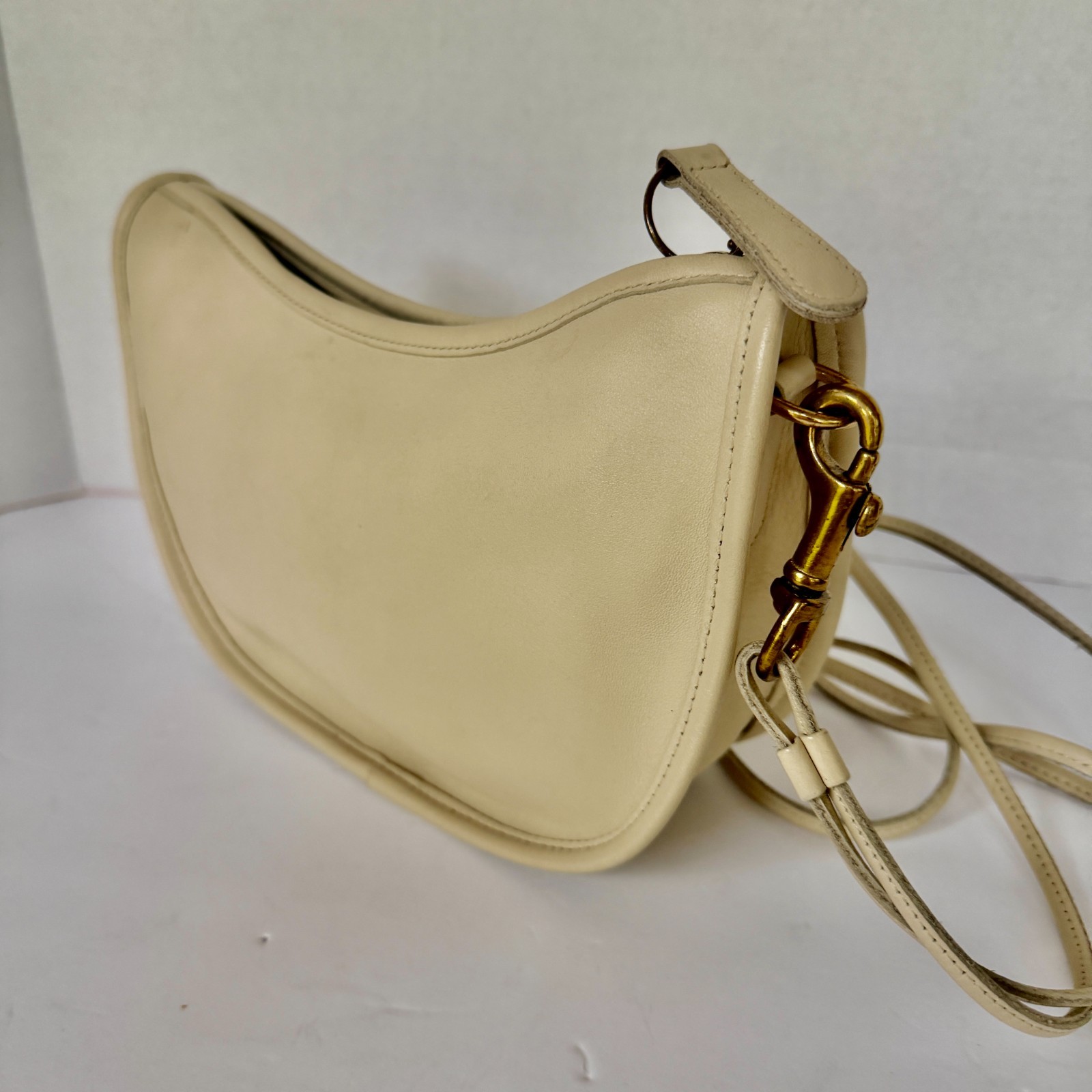 Vintage Coach 1970's Swinger  in Bone. Extremely rare details. Read description! image 5