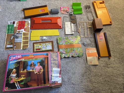 Vintage 1982 Barbie 5559 Loves McDonald's Playset WIHT BOX READ DISCRIPTION