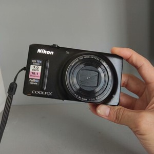 Nikon COOLPIX S9400 18.1MP 18x Optical Zoom Digital Camera - 100% Working