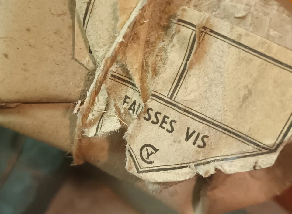 Lot 30 Fausse  Vis  Déco , Création , Porte Cloutée Neuve De Stock Ancien  - Photo 3/4