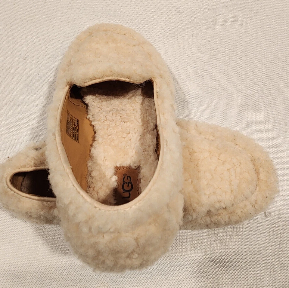 Chinelo/mocassim feminino UGG TAMANHO EUA 7 S/N 1095108 BEGE - Imagem 3 de 4