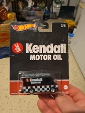 2023 HOT WHEELS PREMIUM KENDALL MOTOR OIL COMBAT MEDIC WITH REAL RIDERS