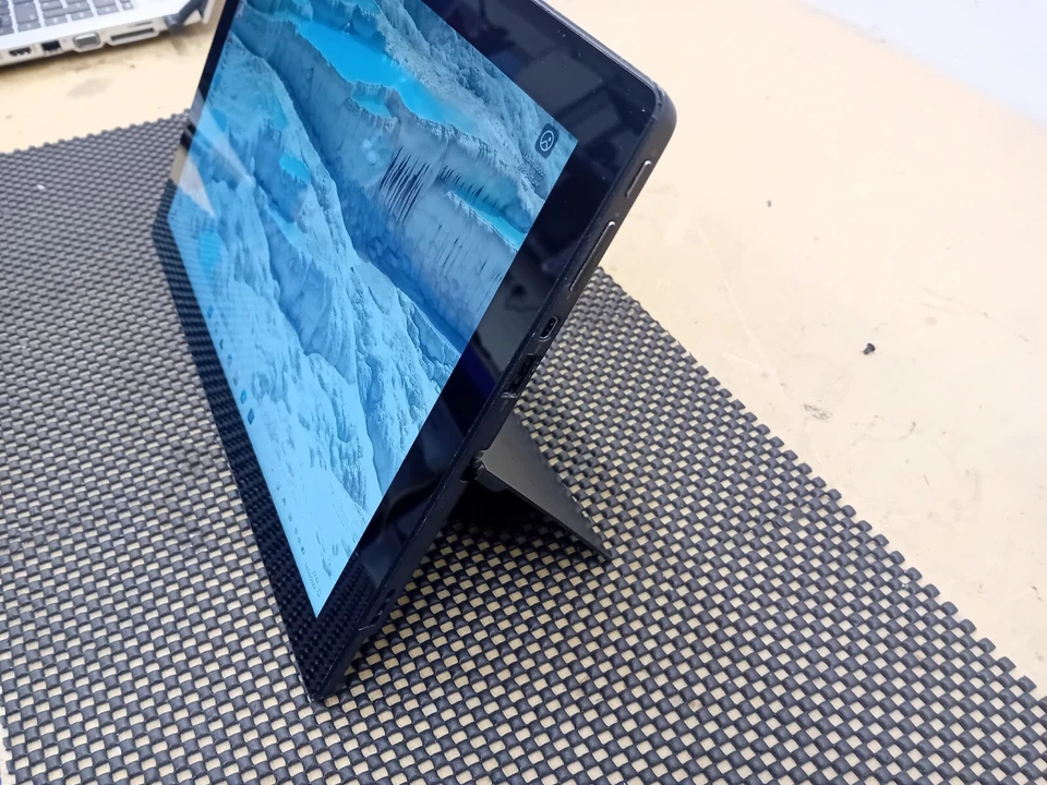 Touchscreen Lenovo Ideapad Miix 700-12isk Intel M5 / 4GB 0R 8GB / 128GB or 256GB - Image 2 of 4