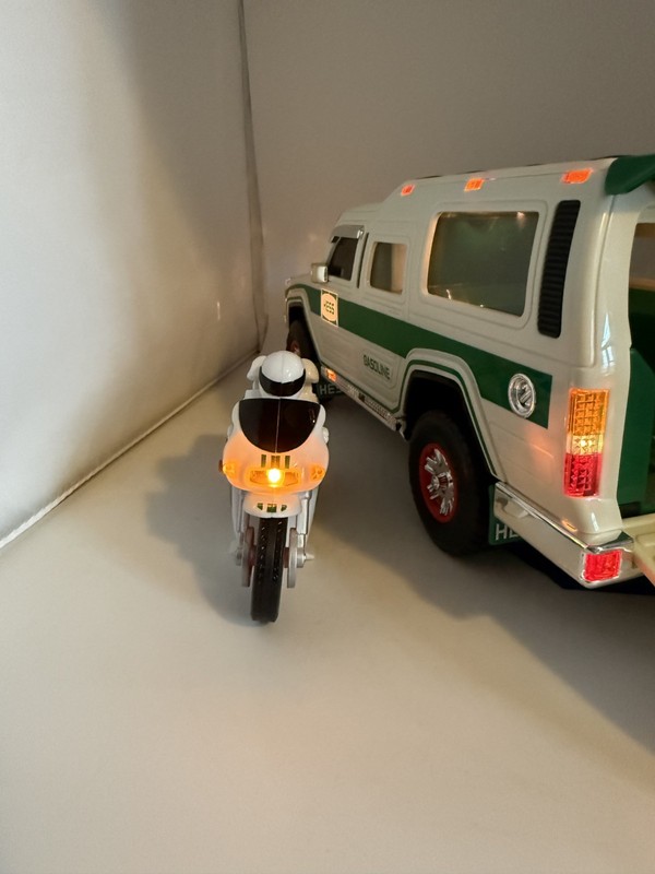 2004 Hess SUV and Motorcycles 40th Anniversary WORKING LIGHTS Yellowed