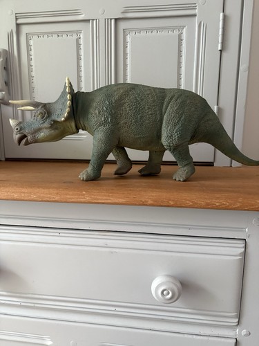 Jurassic Park Figure Triceratops Complete With Skin Piece Kenner 1993 Dinosaur