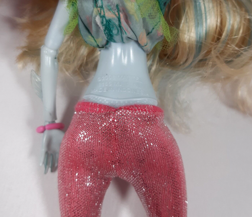 Monster High Doll Picture Day Lagoona Blue - Picture 7 of 7
