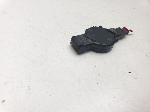 BMW X1 F48 FRONT WINDSCREEN RAIN SENSOR 6814601 2017 - Picture 4 of 14