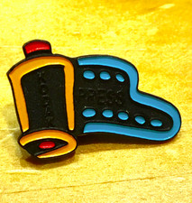 VINTAGE KODAK FILM PRESS COLORFUL ENAMEL LAPEL HAT PIN