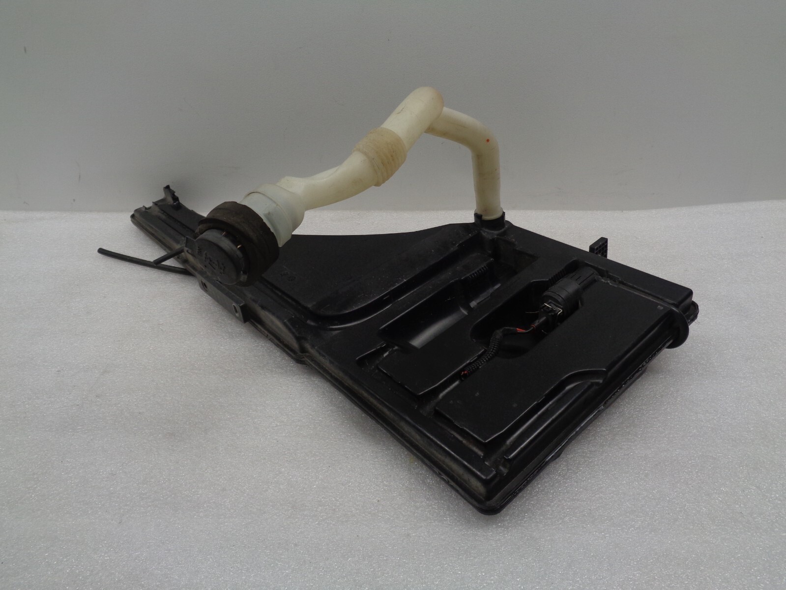 14-19 Maserati Ghibli Windshield Washer Tank Reservoir 670006414 OEM AK2308340
