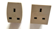 PACK OF-2 2 WAY 3 PIN ADAPTOR 13 AMP DOUBLE SOCKET HOUSEHOLD MULTI PLUG UK