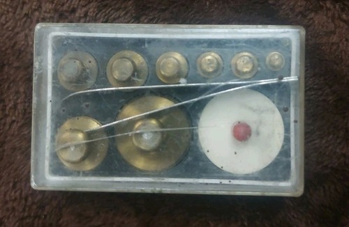 Vintage Scientific Set of 13 Balance Scale Weights w/Plastic Box Gold Silver - Picture 10 of 10